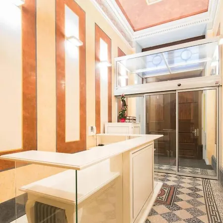 Awesome Apt, 7 Min Train Stn & Wenceslas Square!