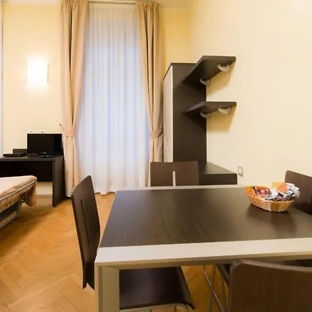 Awesome Apt, 7 Min Train Stn & Wenceslas Square! Appartement