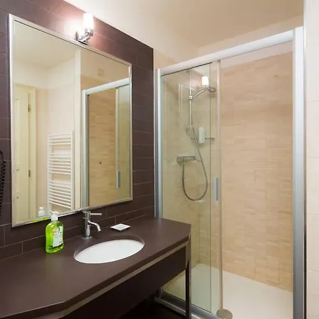 Awesome Apt, 7 Min Train Stn & Wenceslas Square! Appartement *