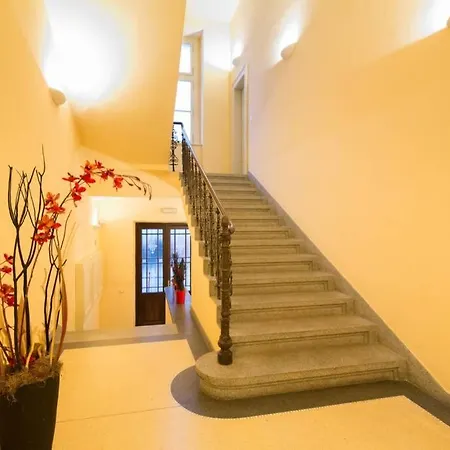 Awesome Apt, 7 Min Train Stn & Wenceslas Square!